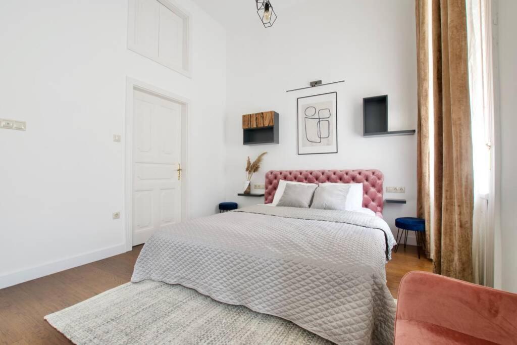 Premium Apartment By Hi5 - Best Ever ブダペスト エクステリア 写真
