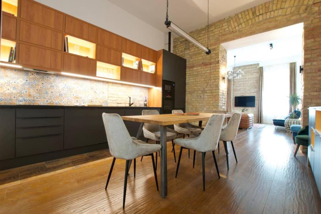 Premium Apartment By Hi5 - Best Ever ブダペスト エクステリア 写真